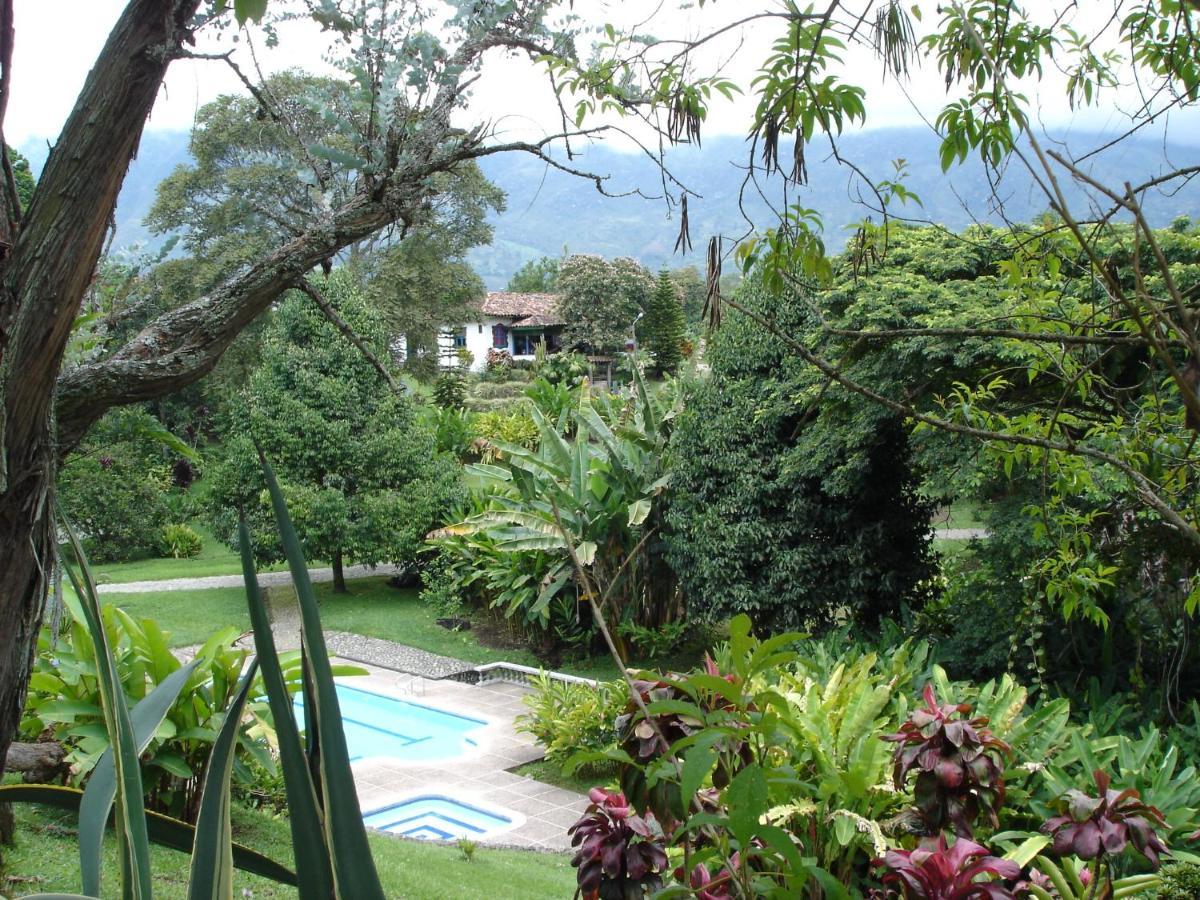 Finca La Colina Bed & Breakfast Calarca Luaran gambar
