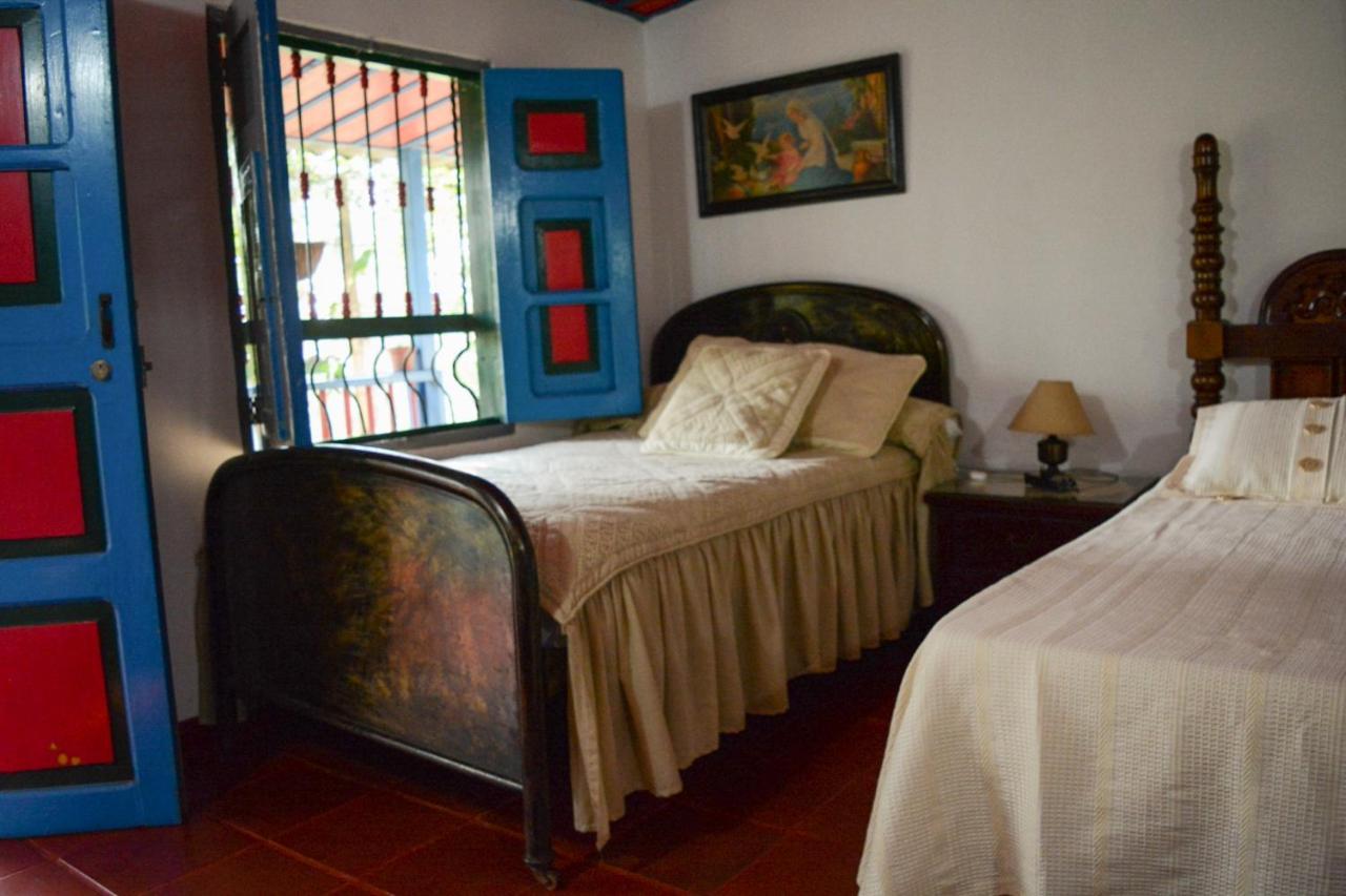 Finca La Colina Bed & Breakfast Calarca Luaran gambar